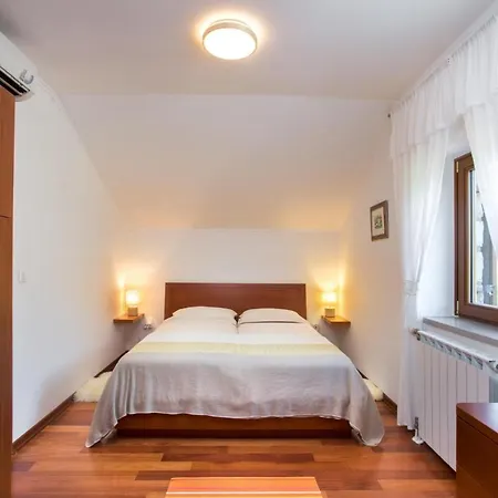 Mitrovici Sleeps 4 Pool Wifi Villa *