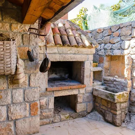 Mitrovici Sleeps 4 Pool Wifi Villa