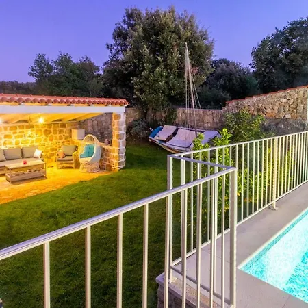 Villa Mitrovici Sleeps 4 Pool Wifi Molunat