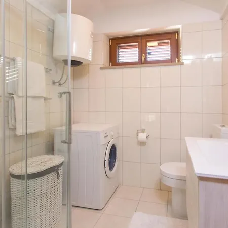 Villa Mitrovici Sleeps 4 Pool Wifi