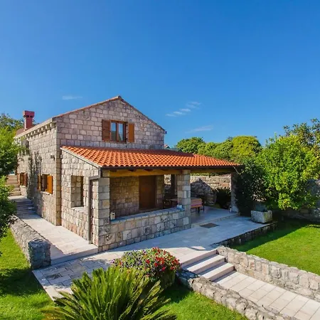Villa Mitrovici Sleeps 4 Pool Wifi