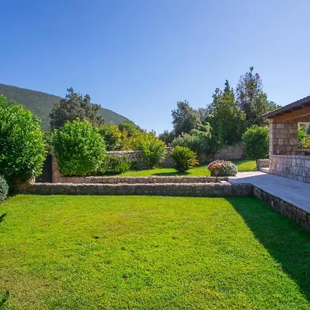 Mitrovici Sleeps 4 Pool Wifi * Molunat